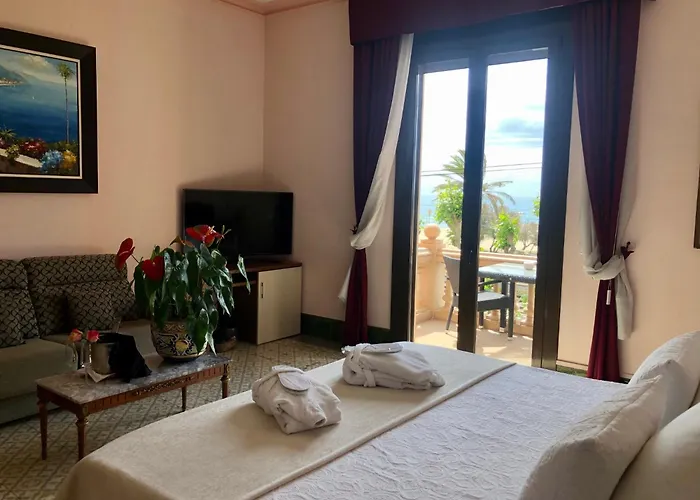 Llar De Capitans Otel